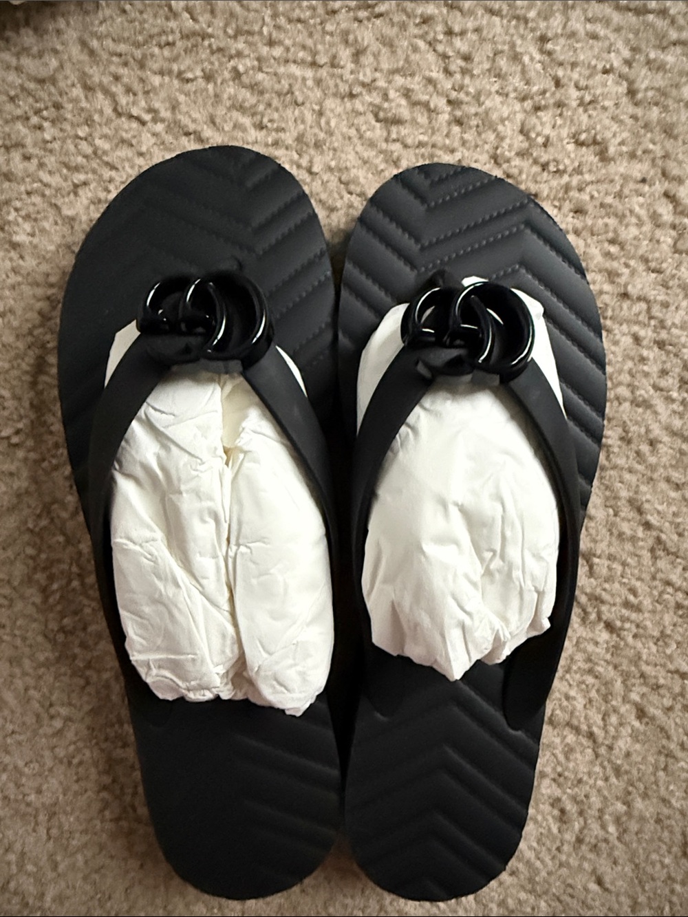 Gucci Black Chevron Rubber Flip Flops with Logo Accent - Picture 3 of 6